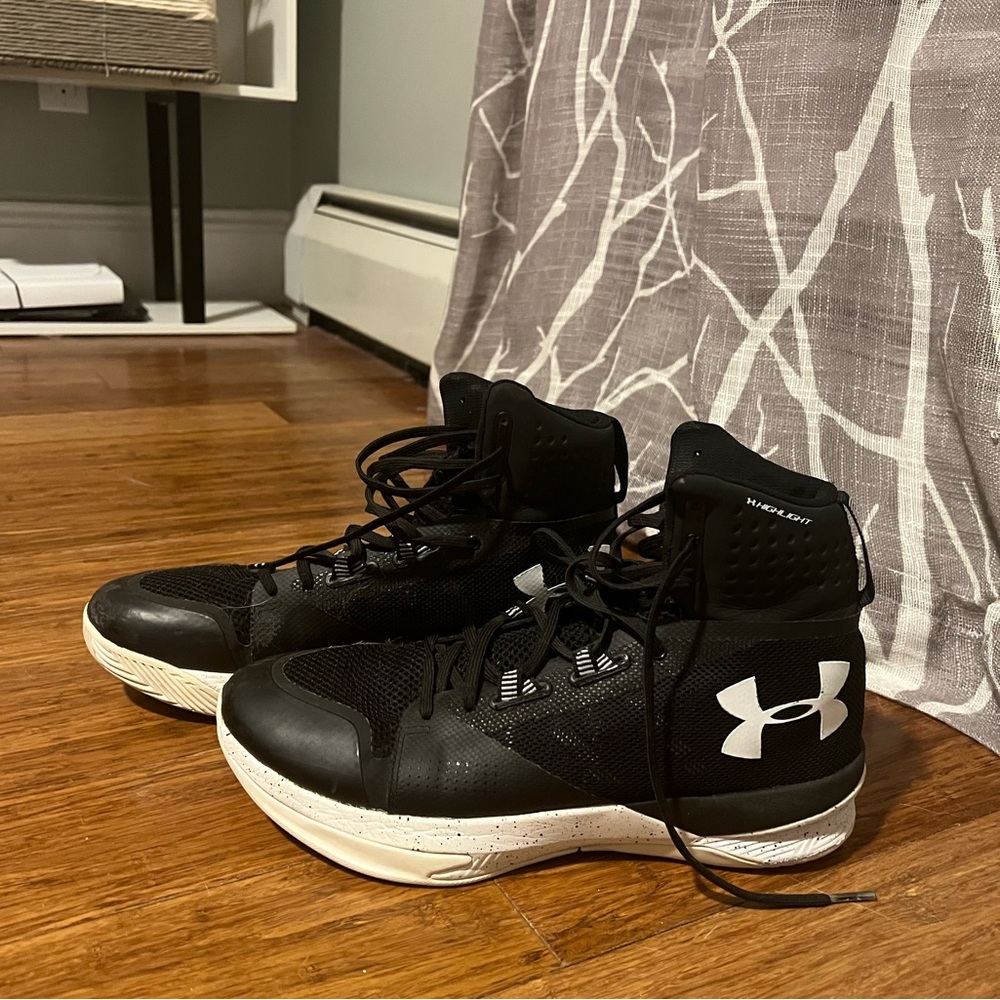 Size 10.5 women’s black under armour volleyball shoes